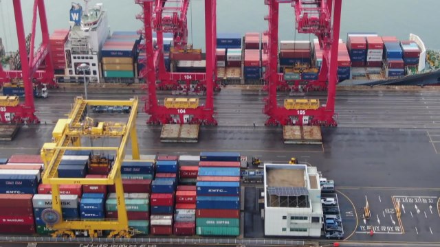 6월 수출 최고기록 썼다...상반기 수출 3천억 달러 첫 돌파 / YTN