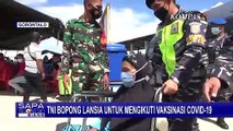 Anggota TNI di Gorontalo Bantu Bopong Lansia ke Tempat Vaksinasi Covid-19