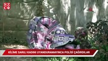 Bahçede kilime sarılı halde buldukları kadını uyandıramayınca polisi aradılar