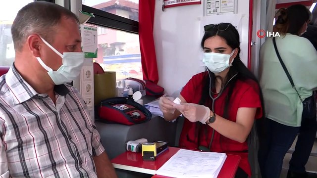 Kan vermek için uzun kuyruklar oluşturdular