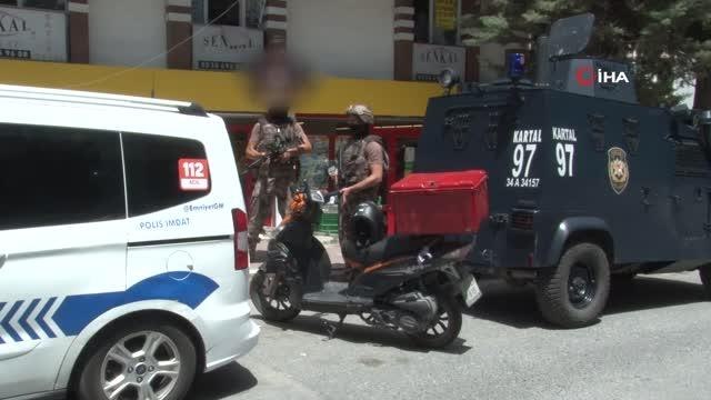 Esenyurt'ta bir kadın, kendisinden ayrılmak isteyen bekçi sevgilisini rehin aldı.