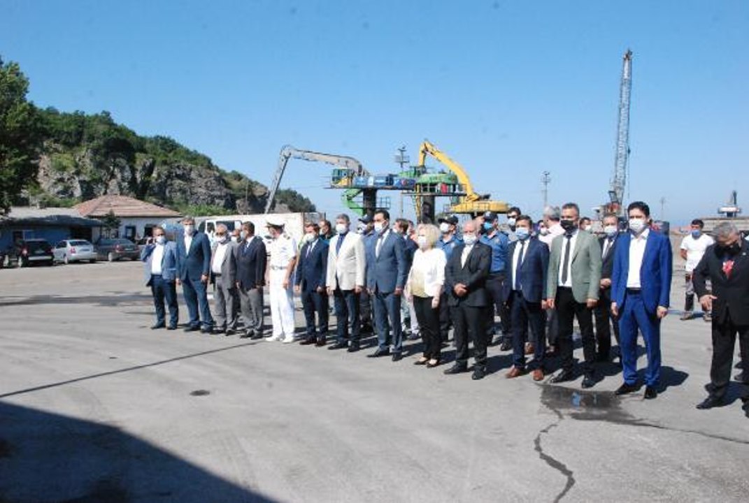 BARTIN'DA BATIK GEMİNİN BULUNDUĞU ALANA ÇELENK BIRAKILDI