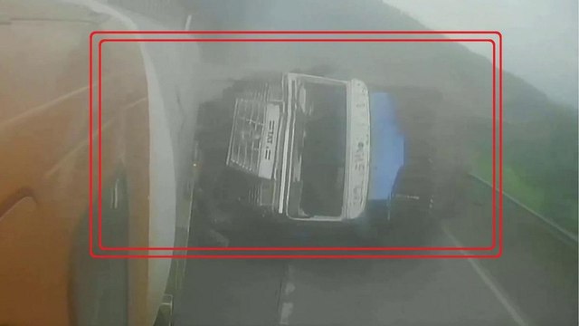 Tragic accident at Pune expressway, 3 of a family dies