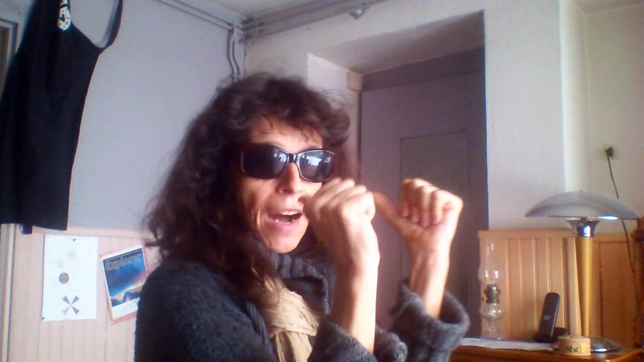 Les lunettes noires de Patrick JUVET avec Camille Arman