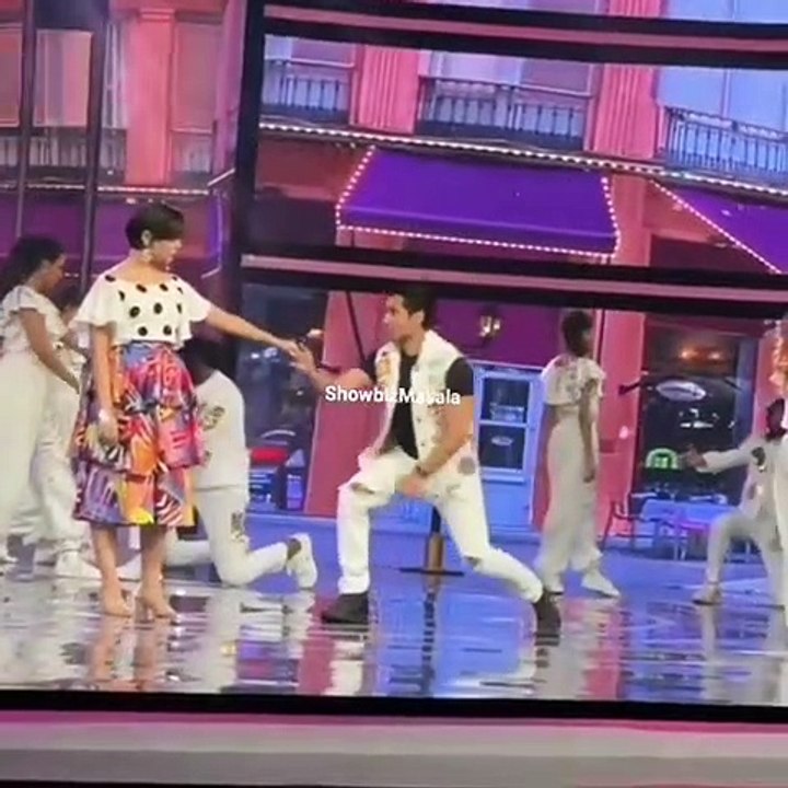 Alizeh Shah and Ali zafar dance performance on Lux style award 2021