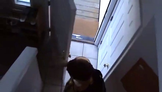 Il transforme la chambre de son colocataire en plage... La bonne blague