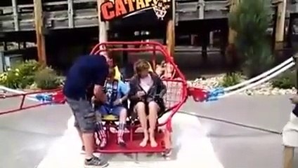 Un manège pas très rassurant : l'élastique casse juste avant le lancement