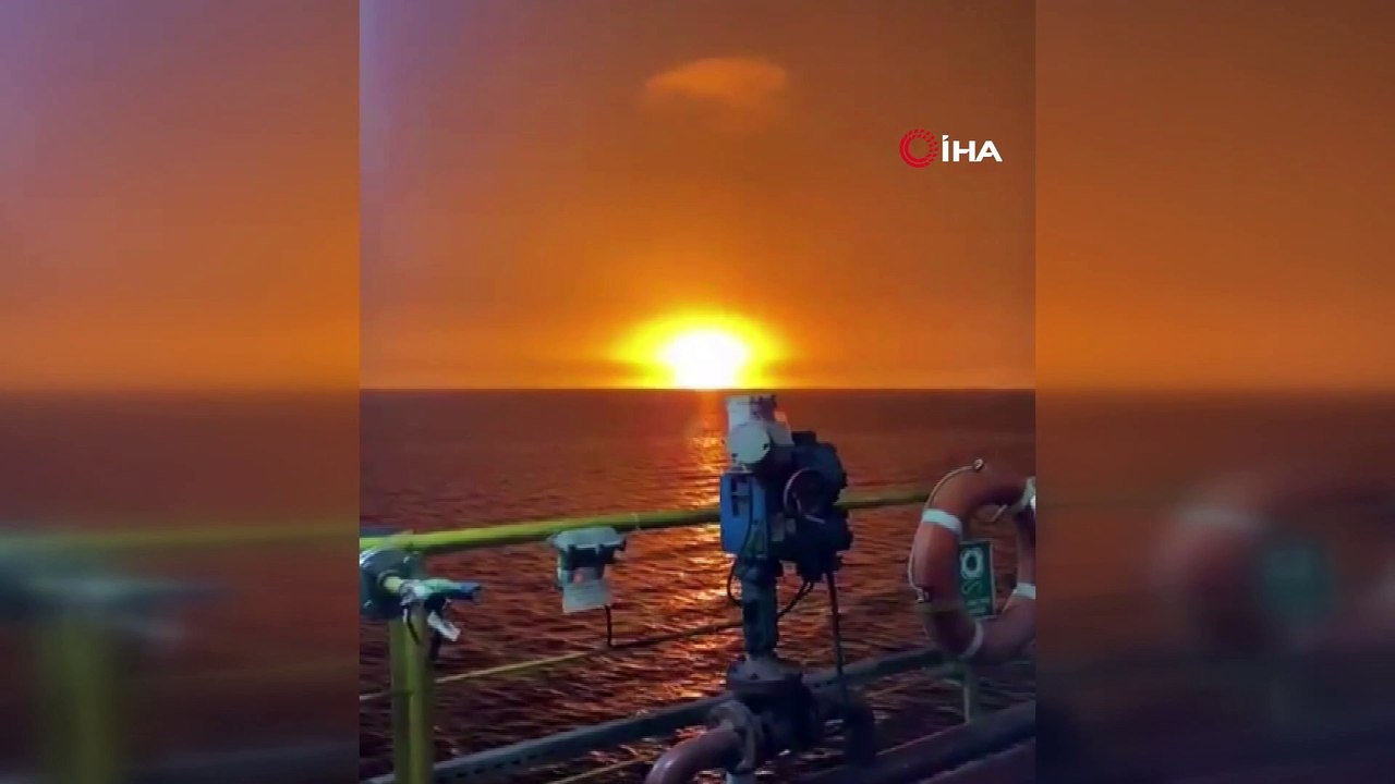 - Hazar Denizi'nde büyük bir patlama meydana geldiği bildirildi. Patlamanın nedeni henüz bilinmiyor.