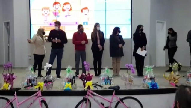 Conselheiros escolares eleitos na Escola da Transparência tomam posse nesta manhã