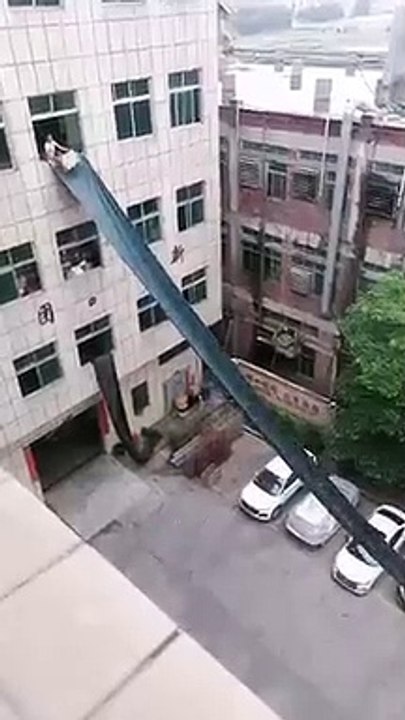 Technique du « toboggan » pour charger un camion