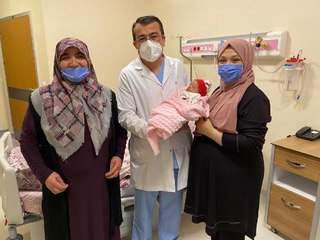 20 YIL ÖNCE ELLERİNE DOĞAN CEMRE'YE DOĞUM YAPTIRDI