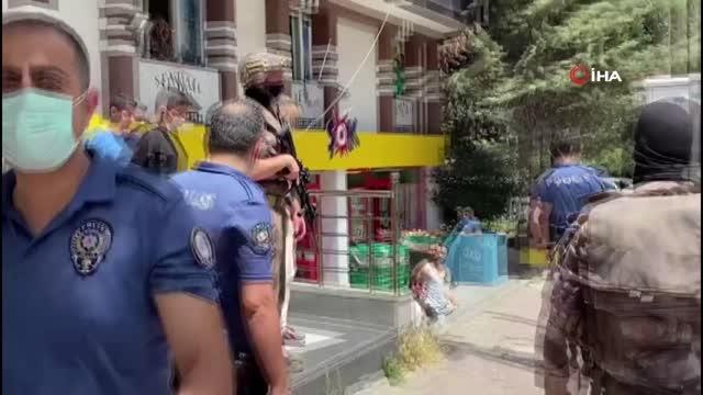 Esenyurt'ta bir kadın bekçi sevgilisini rehin aldı