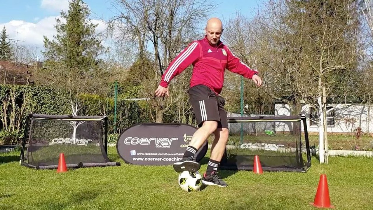 Antäuschen und Richtung ändern: Schuss-, Flanken- und Passfinten