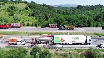 SAKARYA - Anadolu Otoyolu'nda duraklayan tıra çarpan tankerin sürücüsü öldü