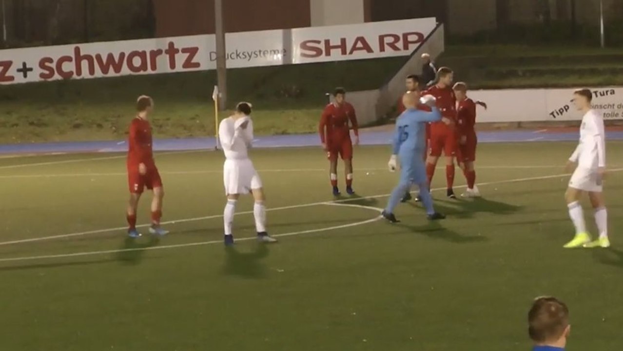 Kurioser Fehlschuss, Rot für Ersatzspieler: Pokal-Debakel für Harksheide