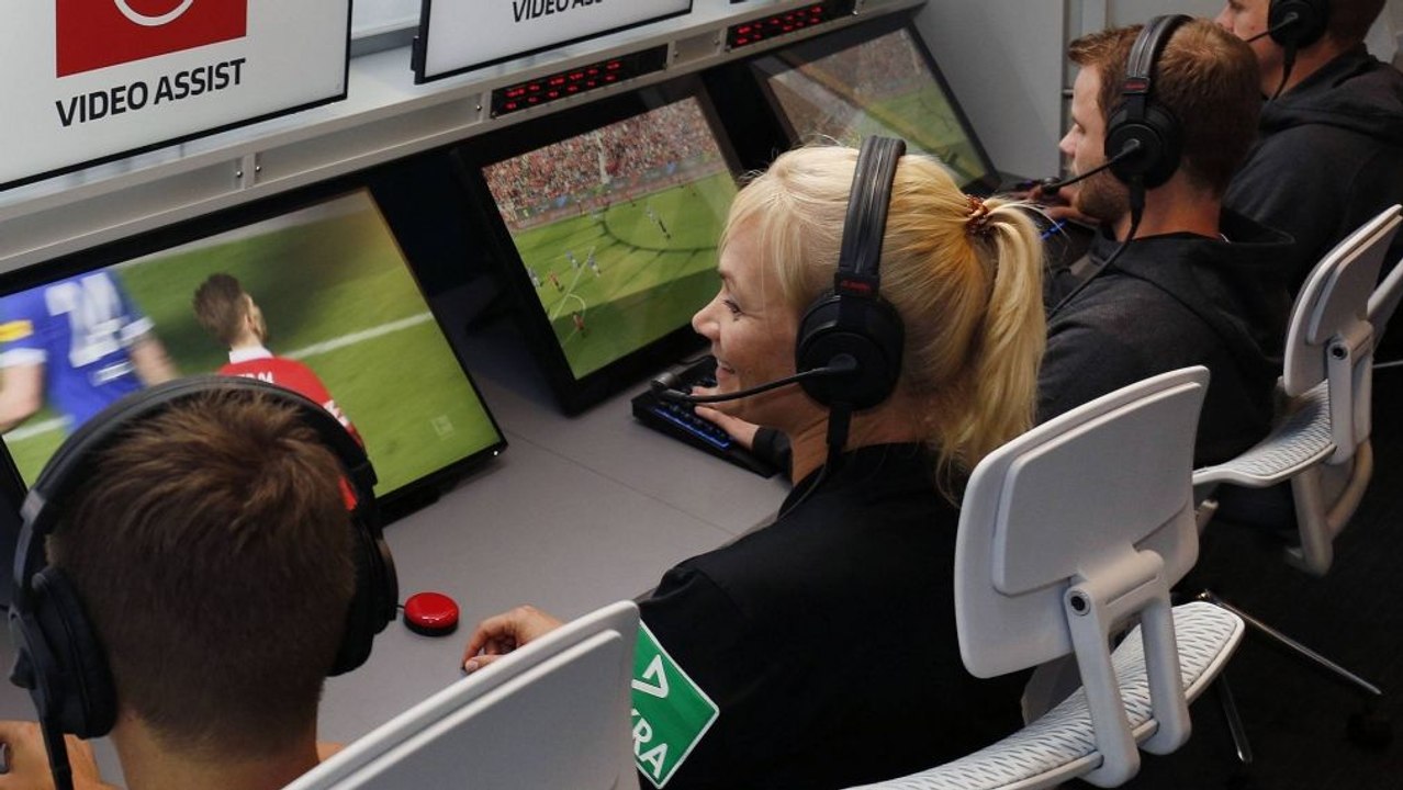 Der Lernprozess beim Videoassistenten - Kimmich-Szene 'mit Gelb nicht richtig bewertet'