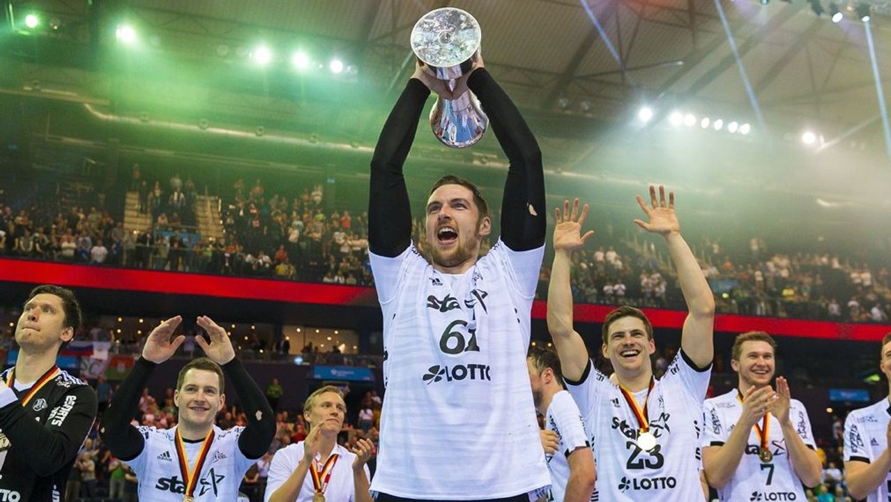 Imposant: Pekeler zeigt das neue THW-Trainingszentrum