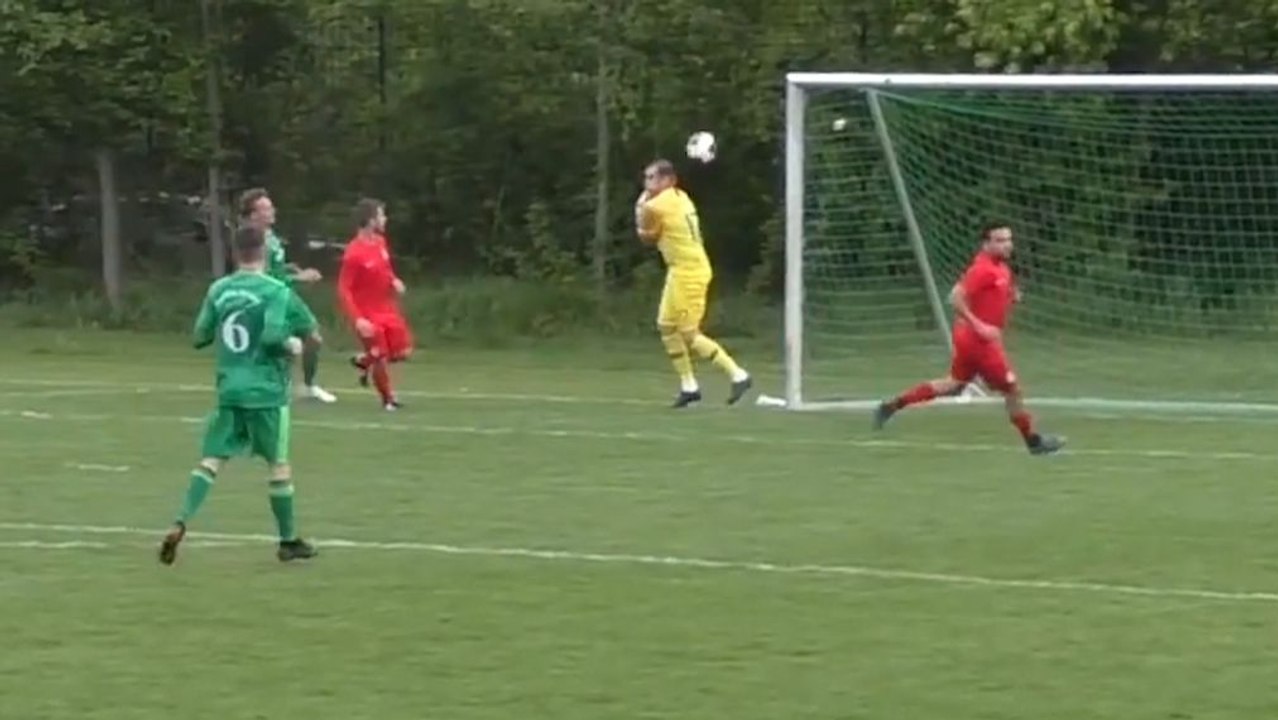 Nach Torwart-Patzer - Kalte Dusche für Häßler-Klub