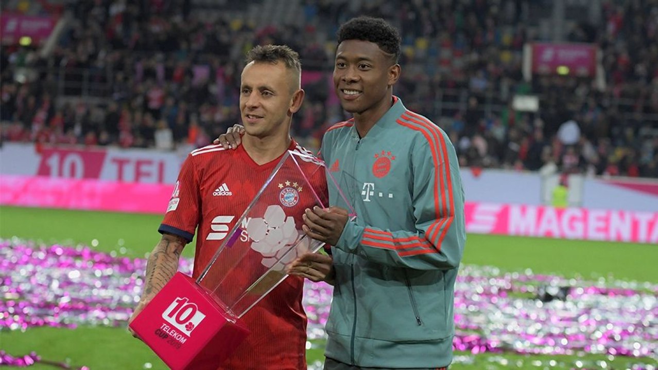 'Jeder möchte Schippe drauflegen' - FCB holt ersten Titel