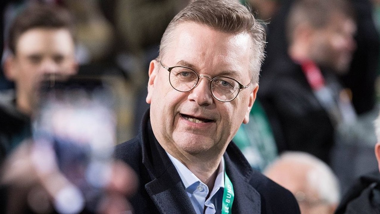 RB-Vergleich: Warum die leeren Plätze Grindel nicht beunruhigen