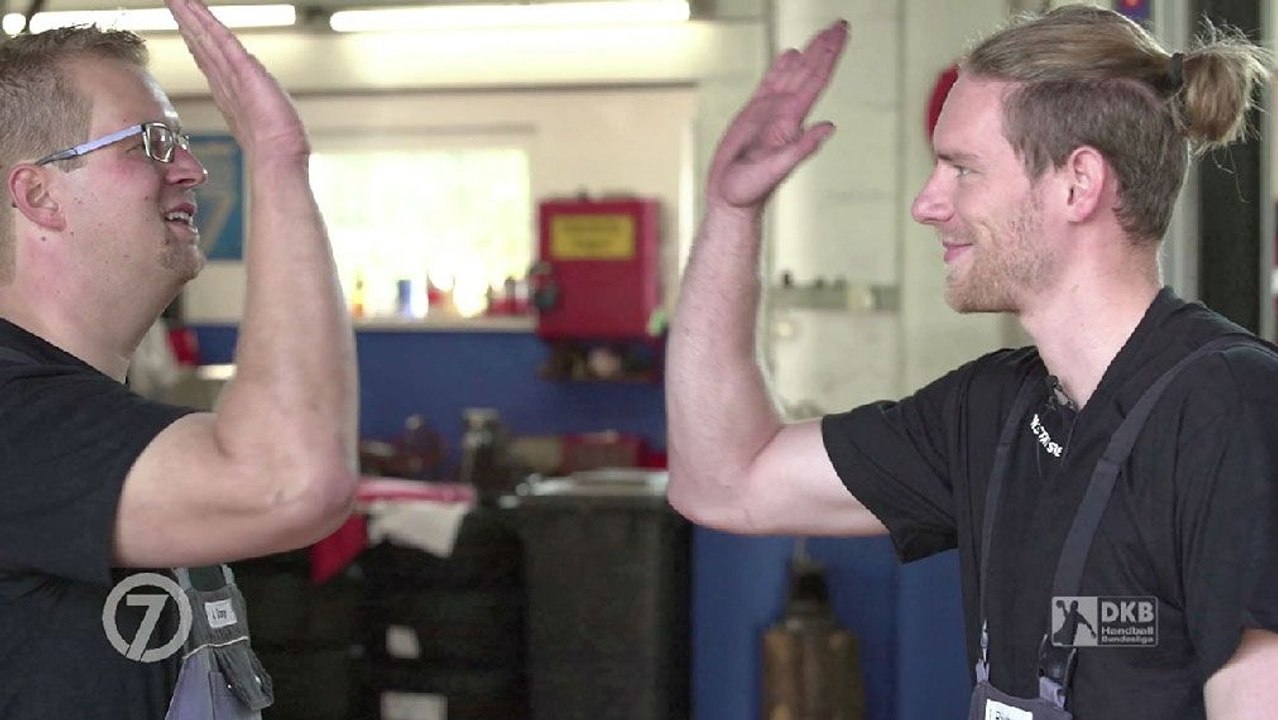 Rollentausch: Nationalspieler wird zum KFZ-Mechatroniker