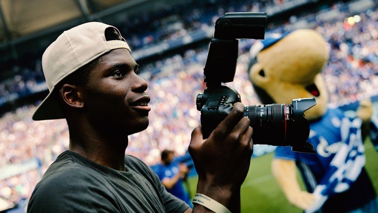 Embolo scherzt über Uth: 'Brutaler Killer'