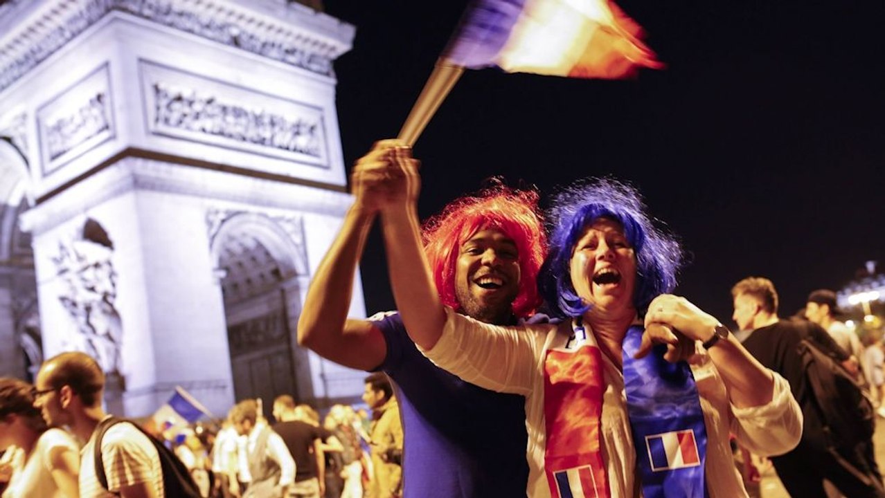Jubel auf der Champs Elysees - Frankreich erreicht das WM-Finale