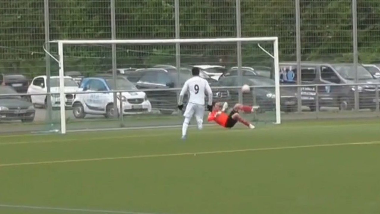 Warum die Hände, wenn es auch mit dem Fuß geht? - Kölns Top Paraden April 2018