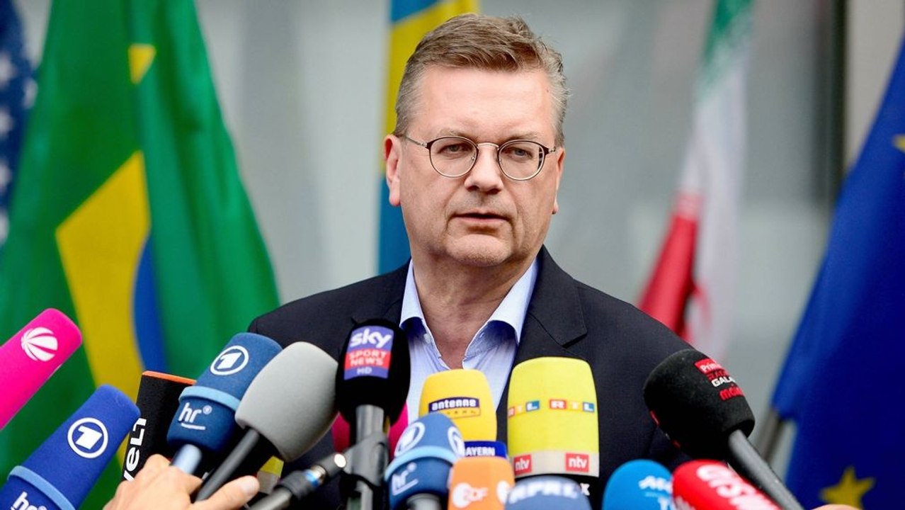 Grindel rechnet mit einer baldigen Antwort von Löw