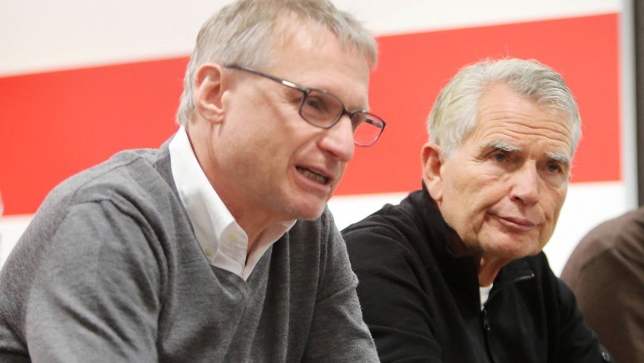 VfB-Sportvorstand Reschke erklärt die Entlassung von Wolf