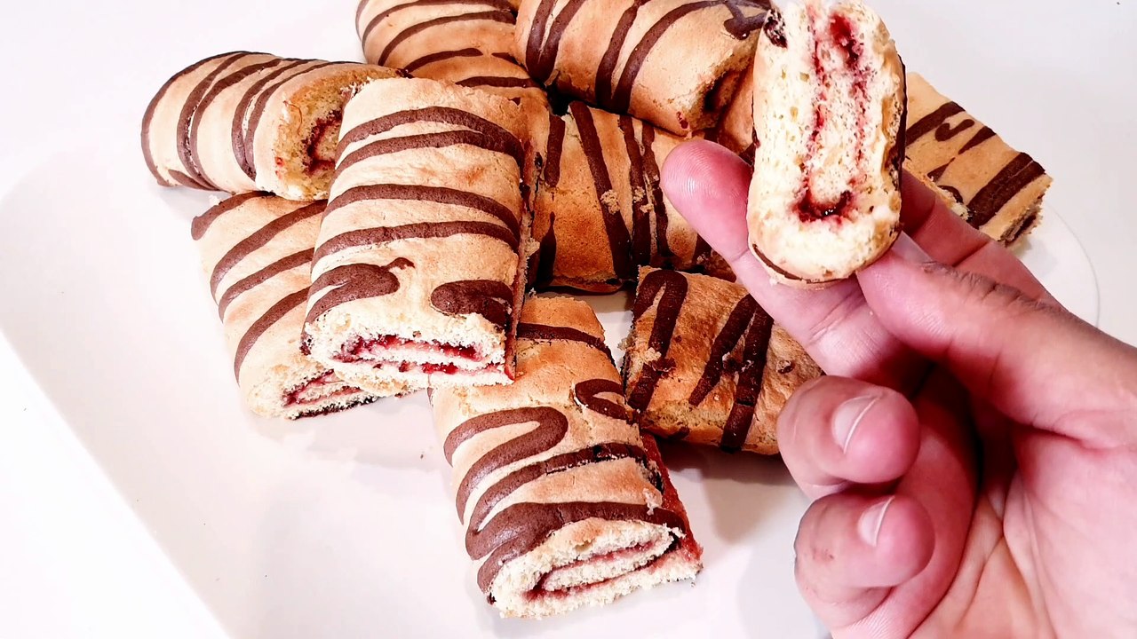 Voici de délicieux petits gâteaux pour un goûter ou pour emmener à un pique-nique|| Strawberry jam cake