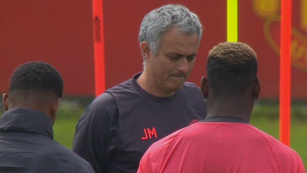 ManUnited: Schweigeminute vor dem Training