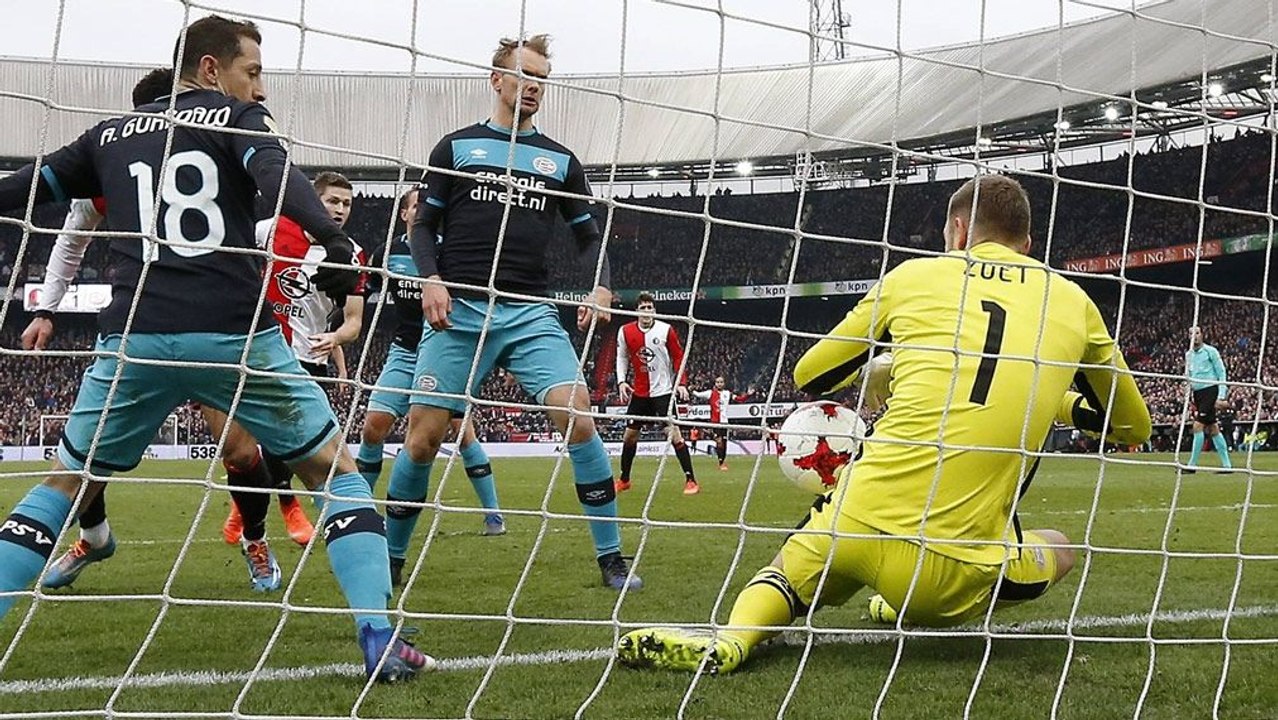 Eindhoven-Keeper Zoet: Kurioses Eigentor kostet Punkte