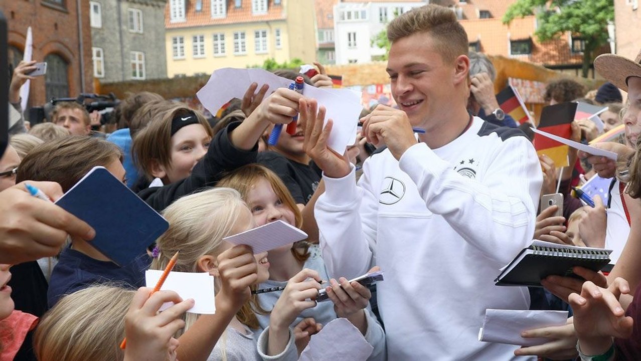 Knifflige Fragen - Kinder löchern Kimmich und Co.