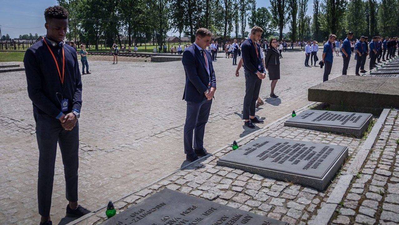 'Es war sehr ruhig': DFB-Nachwuchs besucht Auschwitz