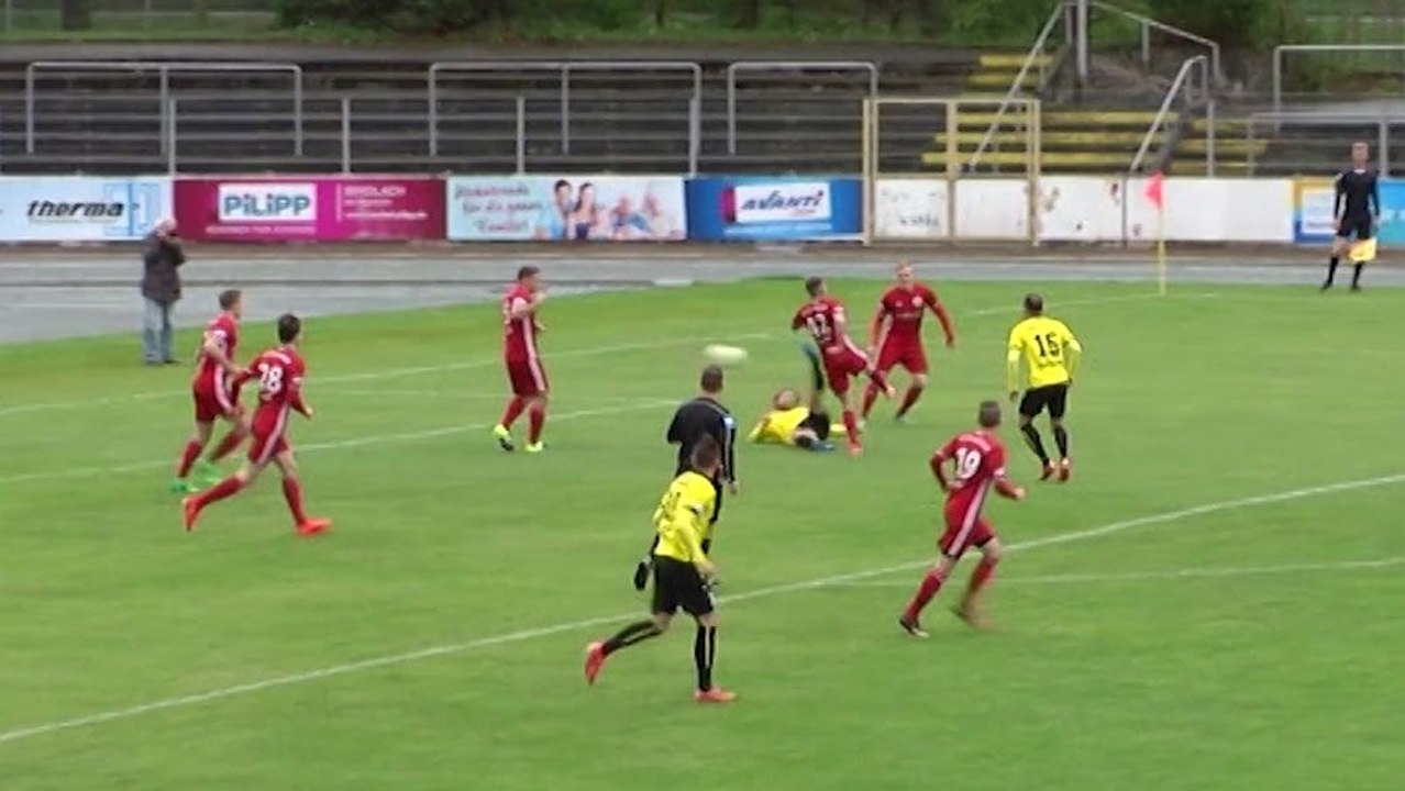 Bayreuths Böhnlein trifft im Liegen, legt auf und fliegt