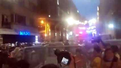 Polisten Taksim'de bir araya gelen kadınlara biber gazlı müdahale