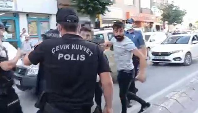 KAVGAYI GÖRÜNTÜLEMEK İSTEYEN GAZETECİLERE POLİSTEN SERT MÜDAHALE