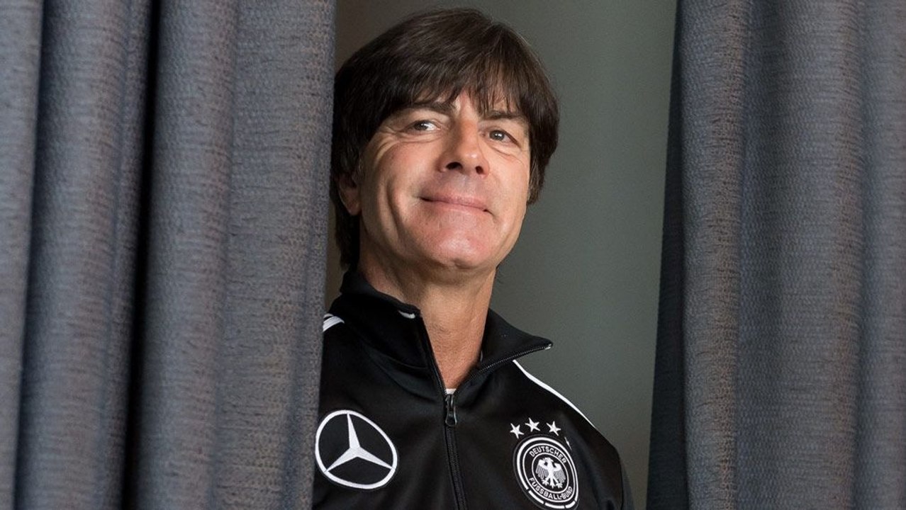 Löw verteilt Garantien und macht Experimente