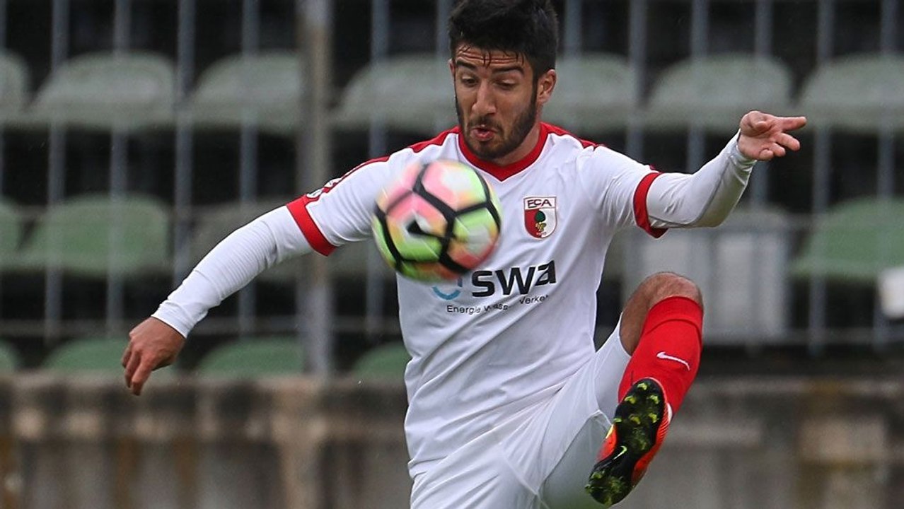 Augsburgs Duman nimmt Hofs Geschenke an