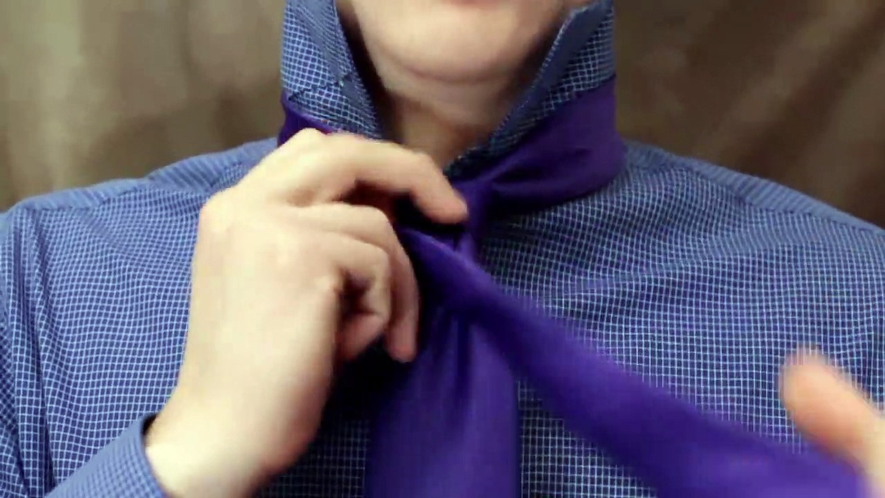 How To Tie A Tie - Trinity Knot  (Made Simple)