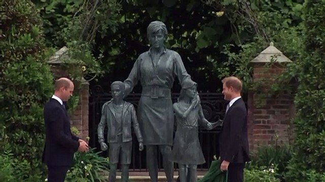 Памятник принцессе Диане в день 60-летия