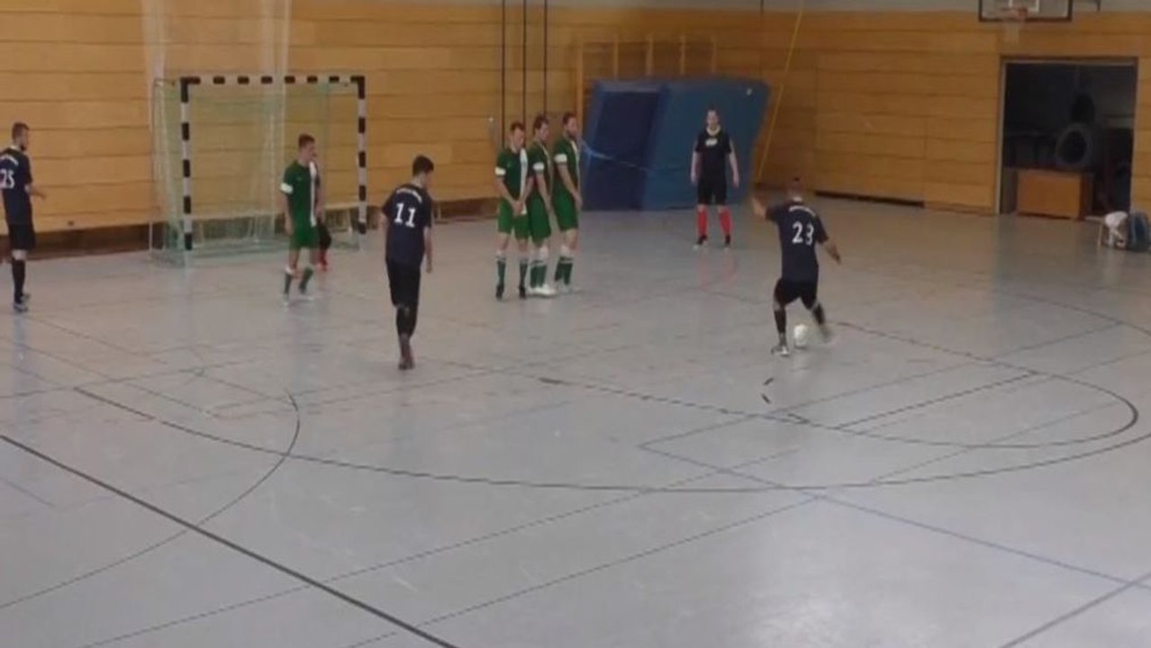 Futsal-Freistoß aus dem Lehrbuch