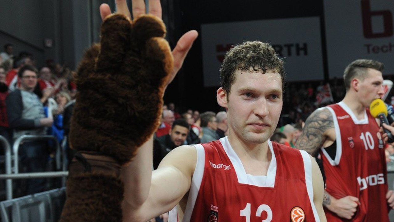 In letzter Sekunde: Strelnieks glänzt als Scharfschütze