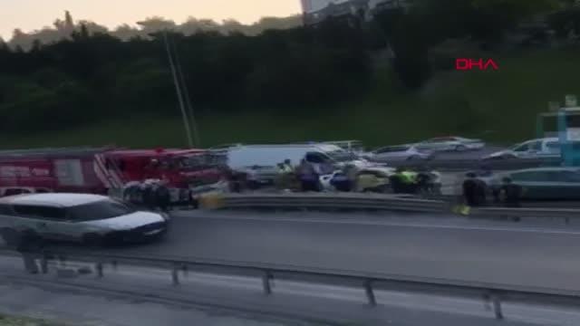 Son dakika haberleri | ESENYURT'TA ZİNCİRLEME KAZA: 1'İ AĞIR 6 YARALI