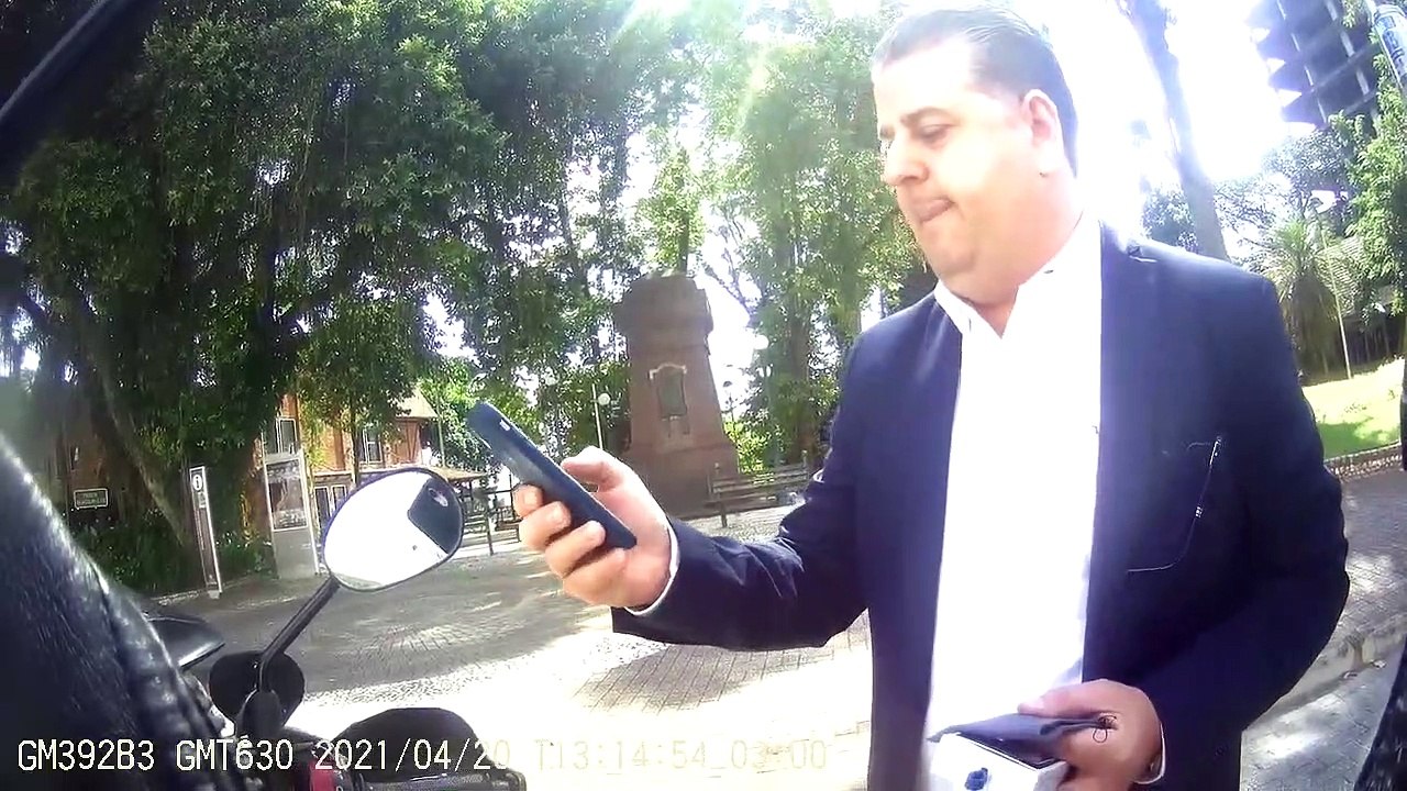Vereador de Blumenau tenta coagir guarda após e...