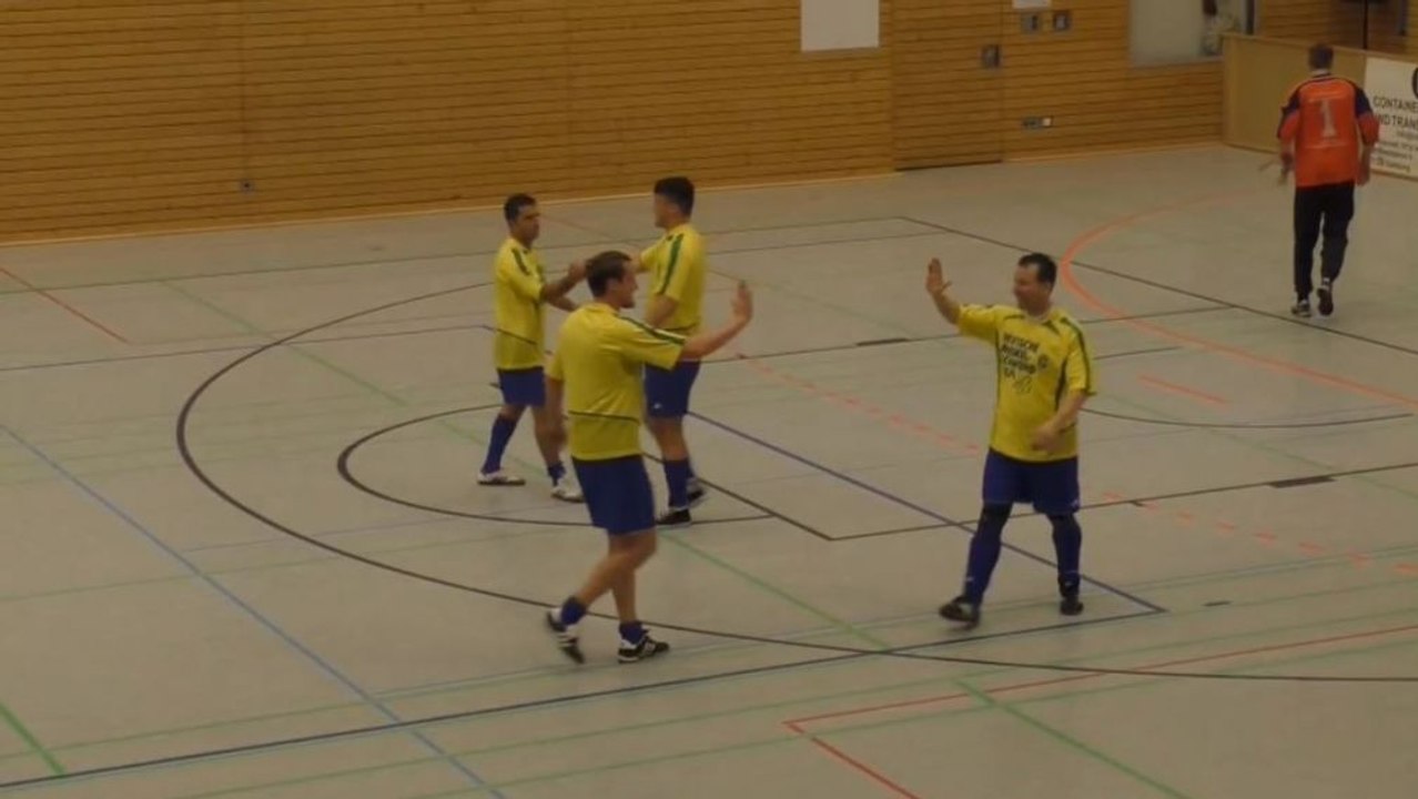 Jansen, Vata und Co.: Ex-Profis siegen in der Halle