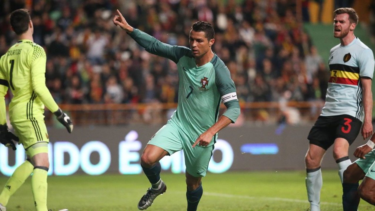 Ronaldo zaubert: Übersteiger plus Beinschuss mit der Hacke