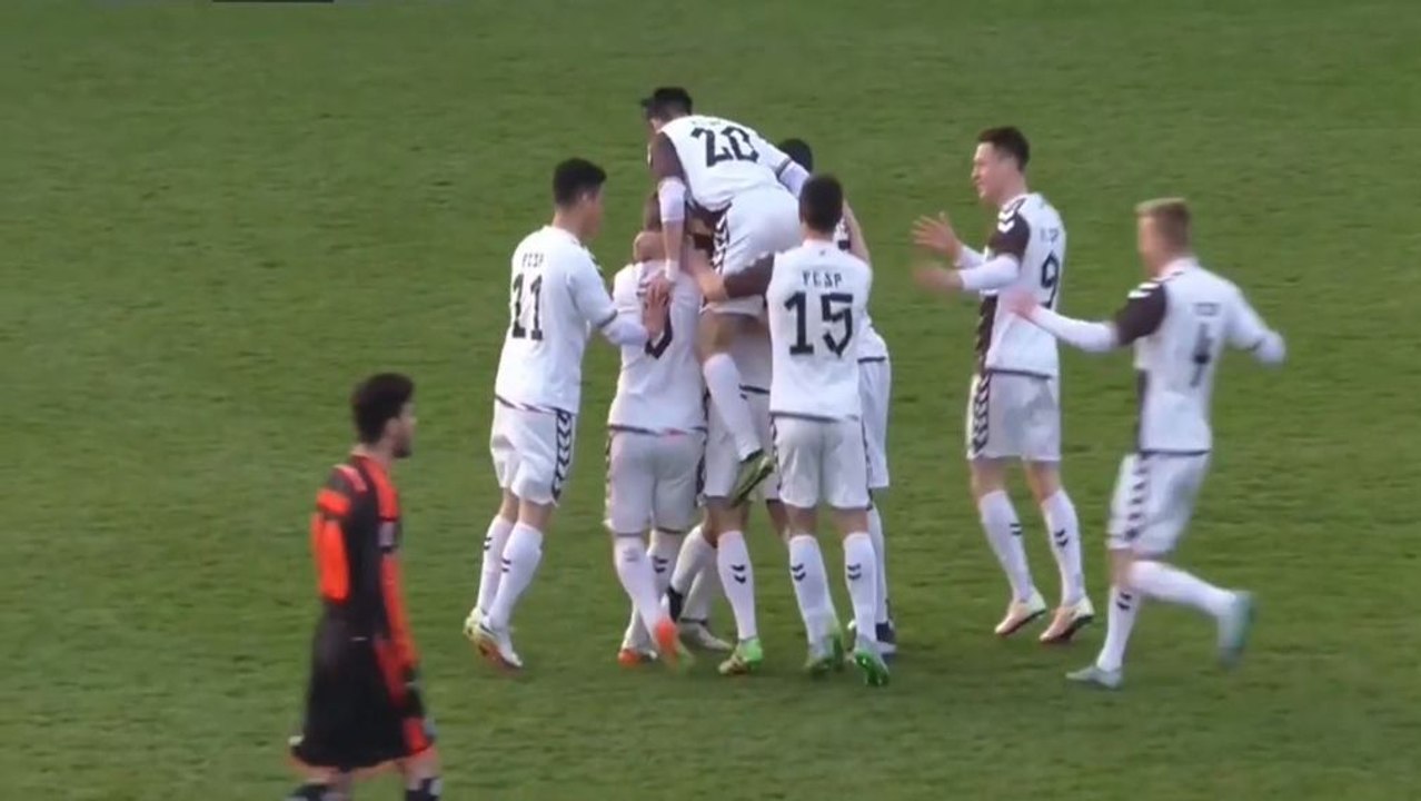 Lattenkracher: St. Paulis Deichmann trifft im Derby