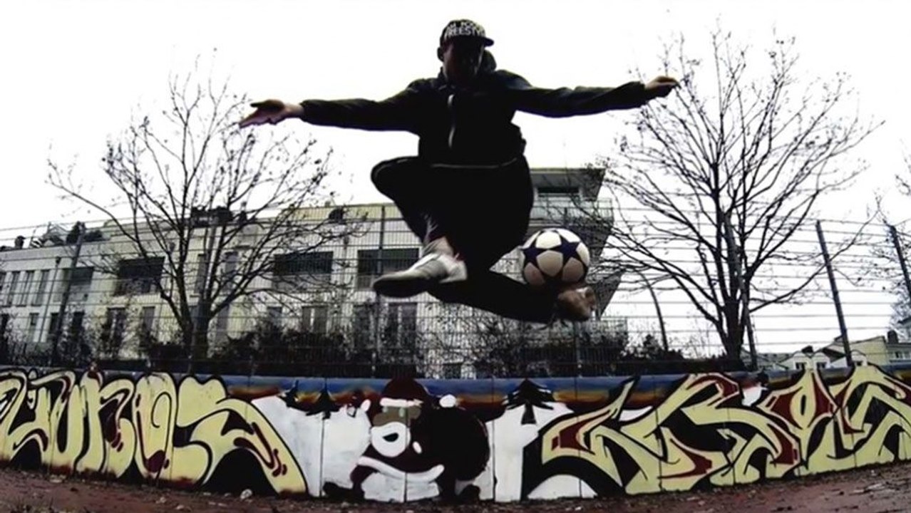 Fußball-Freestyler Kück macht den 'Eclipse'